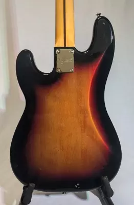 Squier - Classic Vibe '60s Precision Bass, Laurel Fingerboard - 3-Tone Sunburst 2